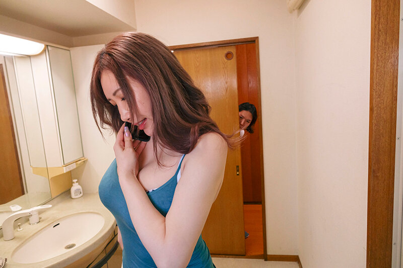 研修で上京した童貞社員に夫に内緒で揉ませてあげた優しい優しい巨乳叔母 若月みいな若月みいな