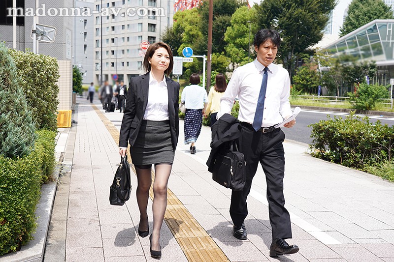 転職先の女上司に勤務中ずっと弄ばれ続けている新人の僕 甘乃つばき甘乃つばき