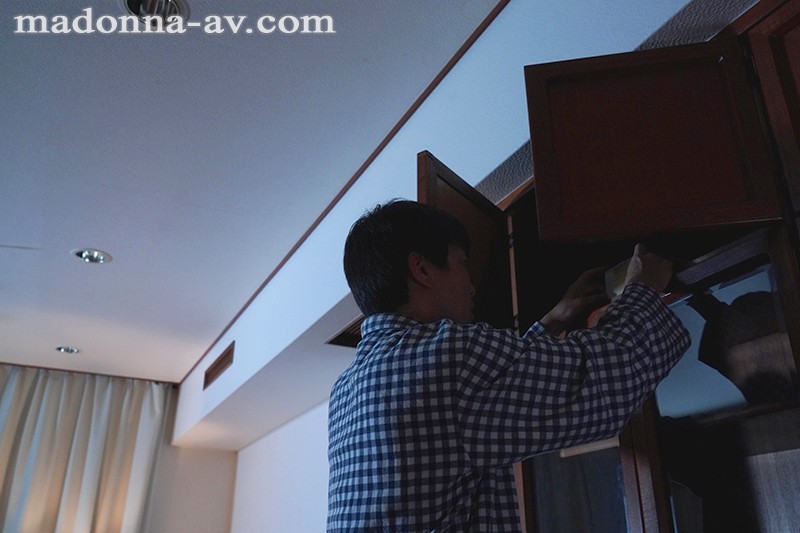 妻の浮気を知った日から、目の前でSEXをさせるまでの寝取らせ記録映像―01。