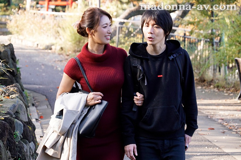 地元へ帰省した三日間、ずっと思いを寄せていた親友の母親と時を忘れて愛し合った記録―。 小早川怜子小早川怜子