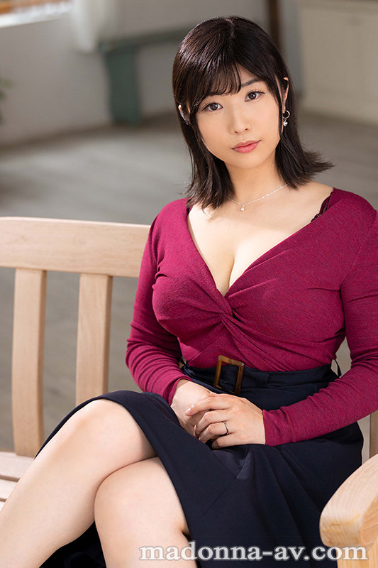 夫に言えない妄想癖、隠しきれない下心―。 図書館勤務のムッツリ人妻 松岡なつ美 32歳 AV DEBUT松岡なつ美