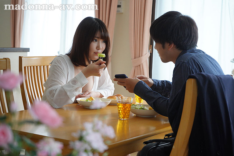 私は真夏のあの日から、元カレにハメ撮りされ続けて―。 消せない過去、崩れ去った平穏な日常。 児玉れな児玉れな