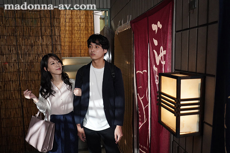 秘湯輪● 人里離れた辺境の混浴温泉で快楽に溺れゆく美しき人妻―。 天河みなせ天河みなせ