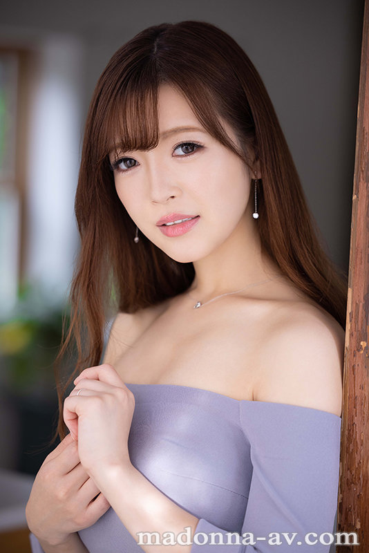 シルクのように真っ白な美肌美人 椿桃香 36歳 AV DEBUT椿桃香