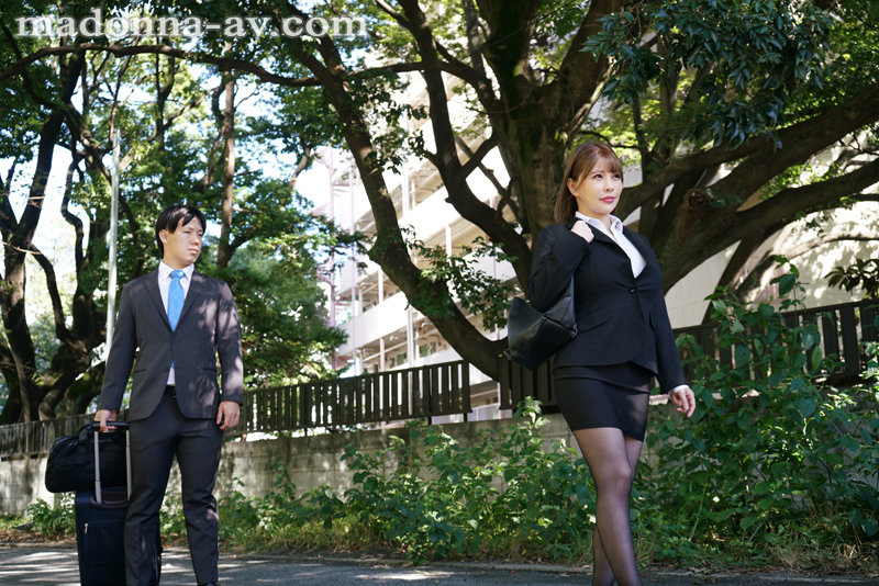 出張先のビジネスホテルでずっと憧れていた女上司とまさかまさかの相部屋宿泊 叶愛叶愛