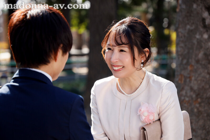 Madonna電撃移籍第2弾！！ 卒業式の後に…大人になった君へ義母からの贈り物―。 佐田茉莉子佐田茉莉子
