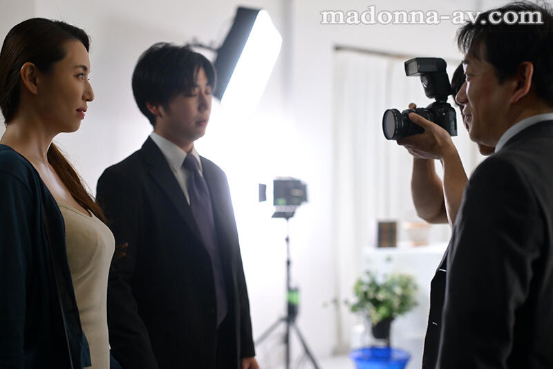 ヌードモデルNTR 上司と羞恥に溺れた妻の衝撃的浮気映像 南波明花南波明花