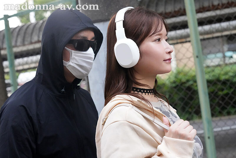 無防備すぎるノイキャン巨乳人妻 無音のまま背後30cmに迫る絶倫ストーカー 桃園怜奈桃園怜奈