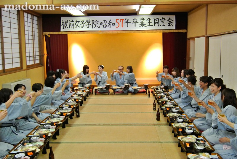 桜前女子学院昭和57年卒業生 五十路22人同窓会 マドンナ史上最大！！ 37P大乱交！！