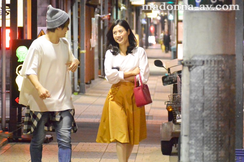 ドキュメント！！専属女優検証企画 美しすぎるカメラ女子人妻 最上ゆり子はチャラ男に口説かれSEXしてしまうのか？最上ゆり子