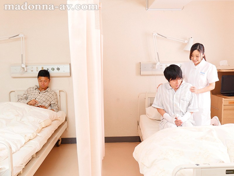 入院先で働く叔母に我慢できず勃起チ○ポの性処理をお願いしたらこっそり世話をしてくれて…。 白木優子白木優子