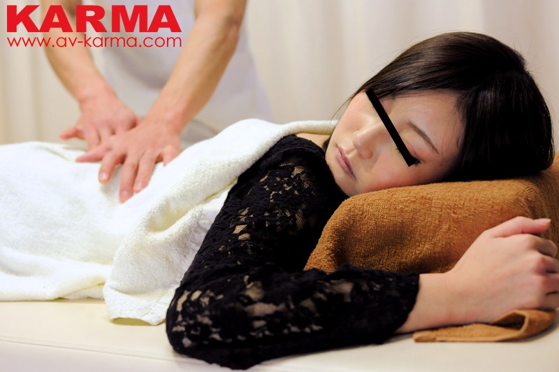 衝撃スクープ撮！マッサージにやって来た人妻に勃起したチンポを見せつけ回春のツボを押し続けると…快楽に身悶え男根を受け入れる。