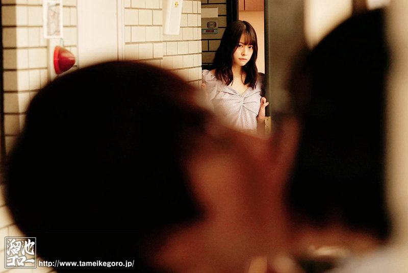 溜池ゴロー15周年YEARコラボ第12弾 はじめて彼女ができたのに…隣に住む欲求不満な人妻さんに食べられ罪悪感勃起した 八木奈々八木奈々