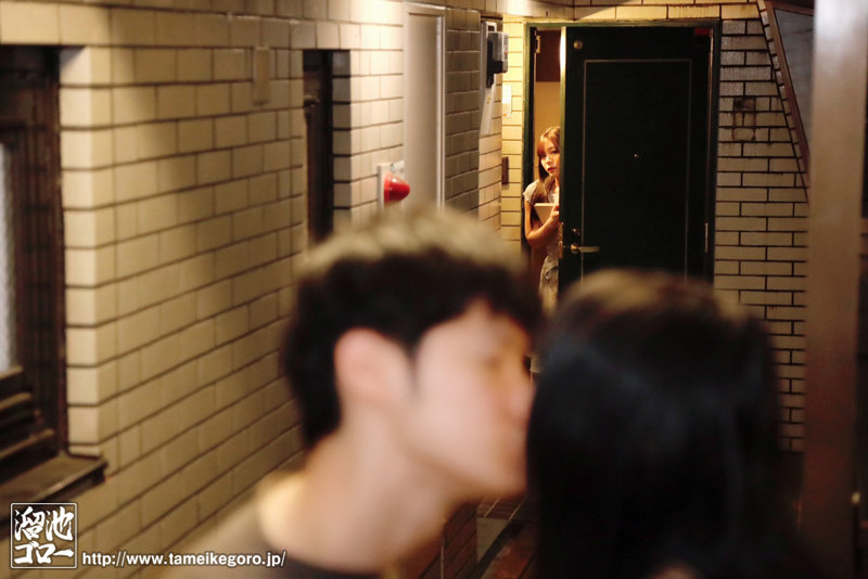 はじめて彼女ができたのに…隣に住む欲求不満な人妻さんに食べられ罪悪感勃起した 結城りの結城りの