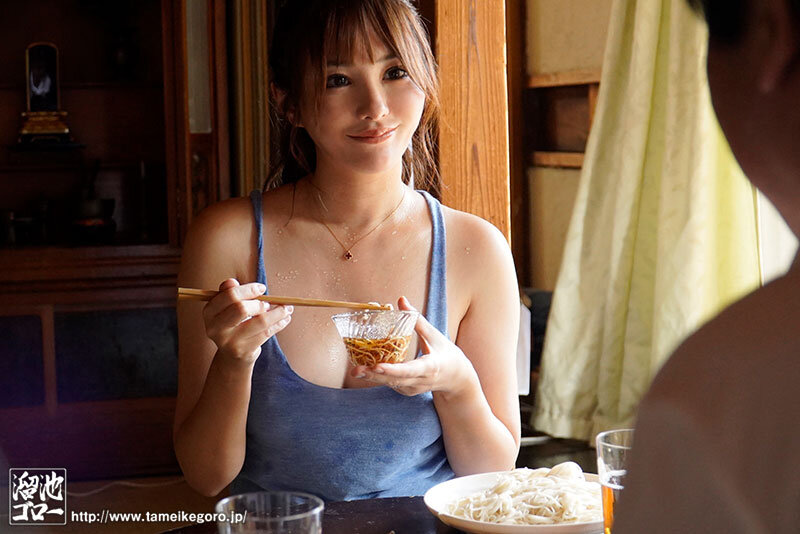 謹慎中で性欲を持て余した男を誘惑する爆乳妻 何回イっても果てない…真夏の絶倫汗ダク性交 天海つばさ天海つばさ