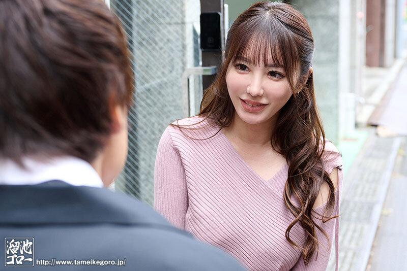 地域密着デリヘルを呼んだら隣の奥さんがやって来た！ 「どんなプレイも全く問題ございません…。」たっぷりサービスでオプション全盛り本番も中出しももちろんOK！！ 天海つばさ天海つばさ