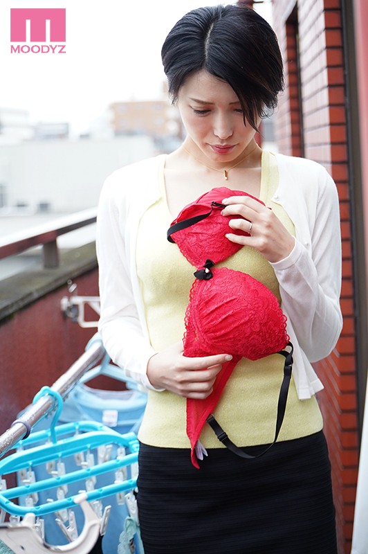 階下のベランダに勝負下着を落としてしまった私 勘違いした濃厚オヤジに一日中イカされ続けた巨乳妻 君島みお君島みお