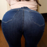 家事代行サービスで来た長身デカ尻妻の誘惑に我慢できずチ●ポを見せつけたら発情してしまい、それから毎日来ては搾精されまくっている 水端あさみ水端あさみ