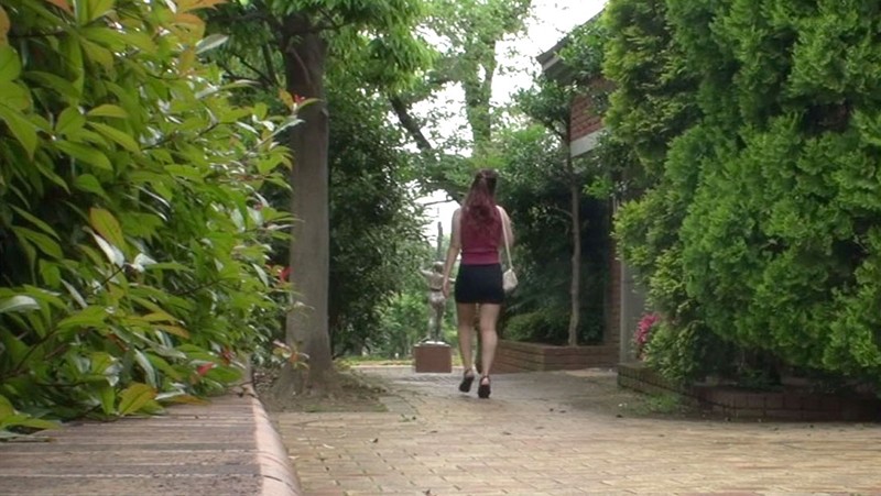 家族ドライブ中の人妻さんを公園の便所に連れ込んでヤる！！2 トイレNTR