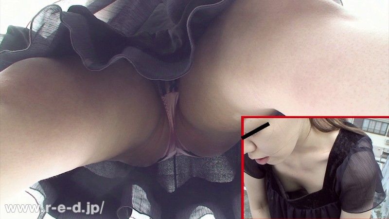 ターゲットは親切な奥さんたち！ 嘘アンケートで人妻たちの胸チラ＆パンチラ撮っちゃいました！8 ハイビジョン高画質！2画面！逆さ撮り！87人！