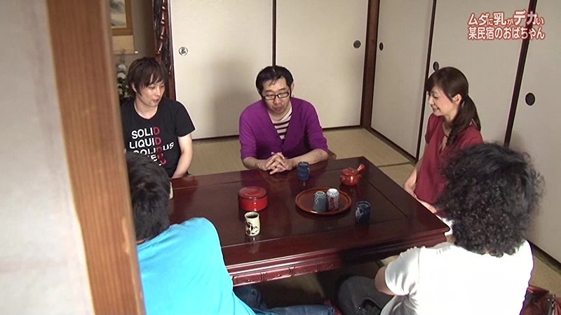 ムダに乳がデカい某民宿のおばちゃんは常にノーブラで乳首が勃起していてたまらん！