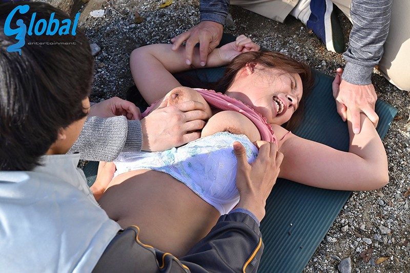 野外レ●プ 人里離れた山奥でサイコパス強●魔に襲われ、泣き叫ぶ声も虚しく無惨に犯●れた人妻たち 塚田詩織・赤瀬尚子・優木なお塚田詩織・赤瀬尚子・優木なお