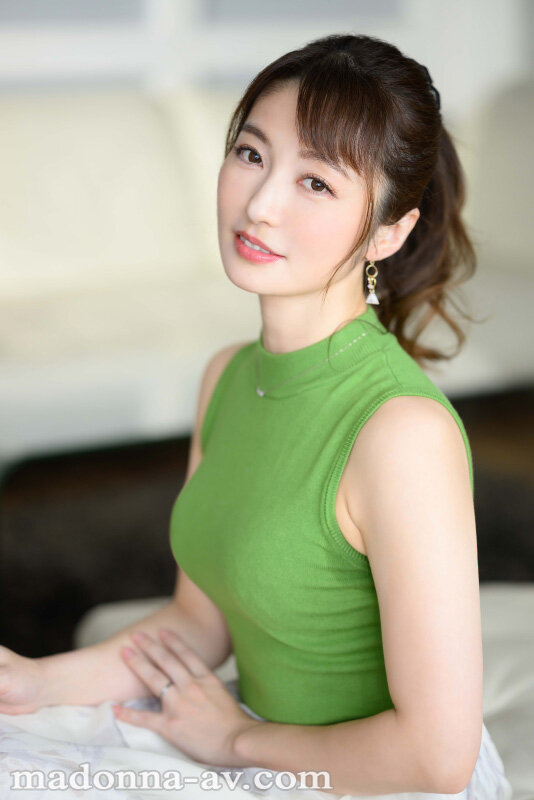 大学生の恋人を夢中にさせる、大人の色気と可愛さを併せ持つ人妻―。 澤乃かのか 42歳 AV DEBUT澤乃かのか