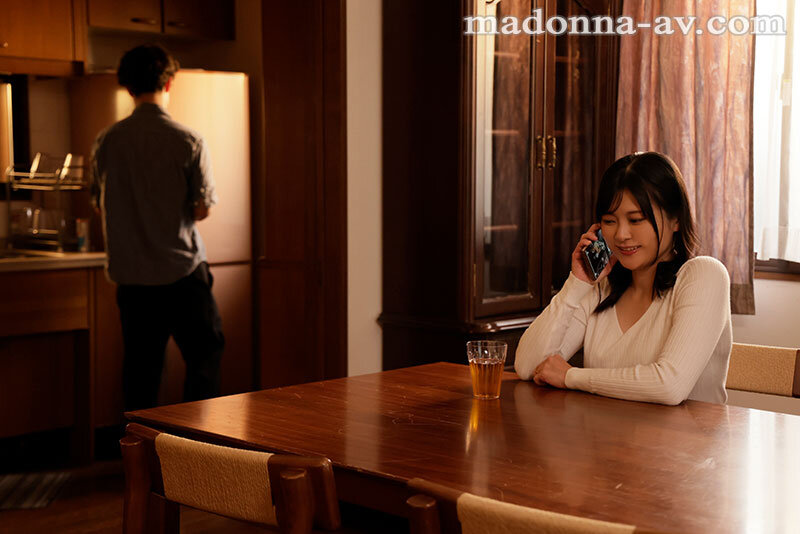 家族皆が巣立った実家で、 母と過ごす近親相姦の日々―。 紗月さくら紗月さくら