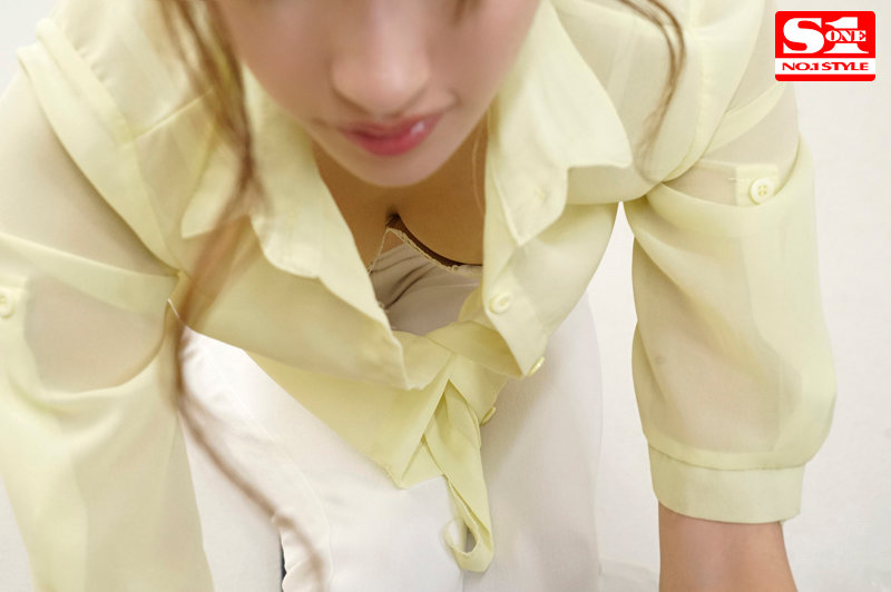 薄着のくびれ団地妻の淫らで尻軽なご近所付き合い 星宮一花星宮一花