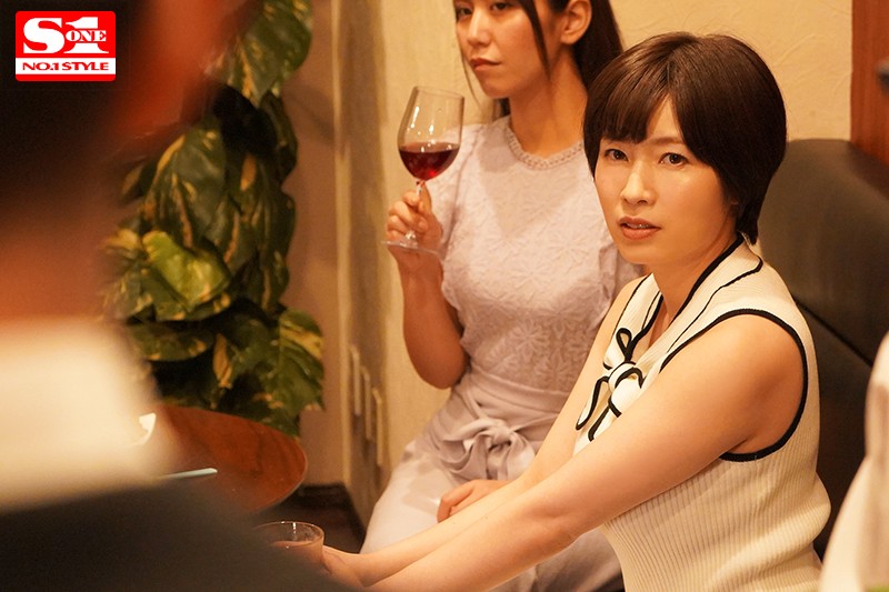 目覚めたら元カレが横に…-同窓会NTR- 夫を忘れハメをはずした絶倫人妻の一夜。 奥田咲奥田咲