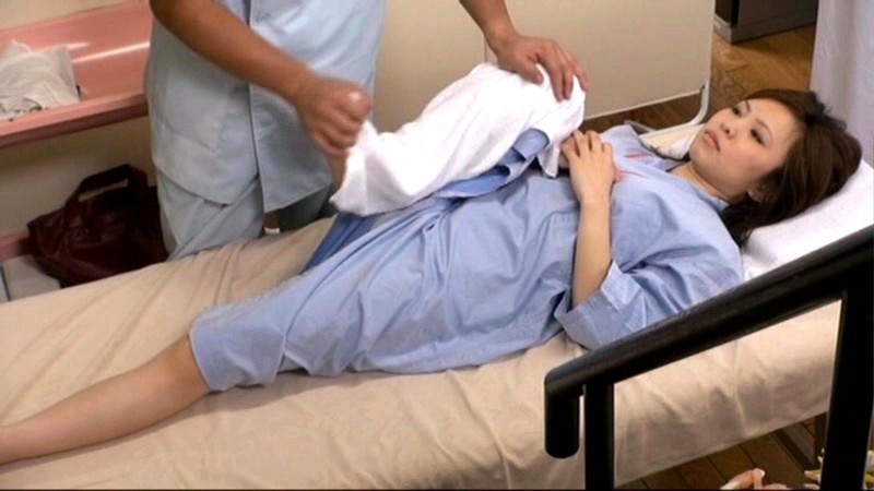 夫のすぐ横50cm 人妻悶絶性感マッサージ004