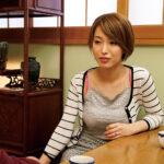 旦那からの着信は不倫セックス中！！不倫相手に促され電話に出た人妻は、必死に喘ぎ声を押し殺してはいたが、行為がエスカレートし興奮度はMAXに！絶対にバレてる！？総集編15人VOL.02森沢かな（飯岡かなこ）・君島みお・波多野結衣