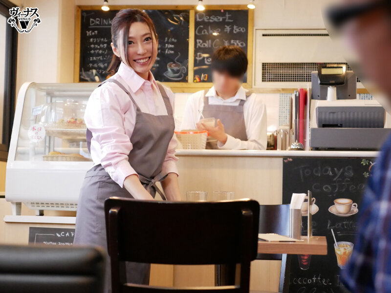 従順で下品で淫乱で…呼べばすぐに性処理しに来てくれて中出しOKな都合良すぎるボク専用の肉オナホはバイト先で働く人気ナンバーワンのパート妻 白木優子白木優子