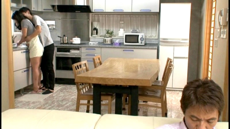 近親［無言］相姦 隣にお父さんがいるのよ… 村上涼子村上涼子（中村りかこ、黒木菜穂）