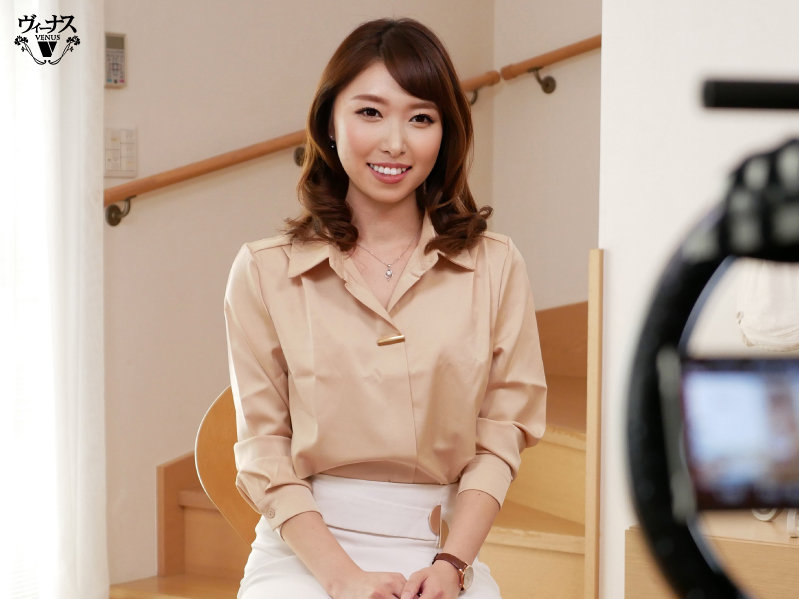 本物素人妻AV Debut！！「誰かに見られているかもしれない」が気持ちいい…現役OL妻の背徳スリル共存SEX 堂本未来堂本未来