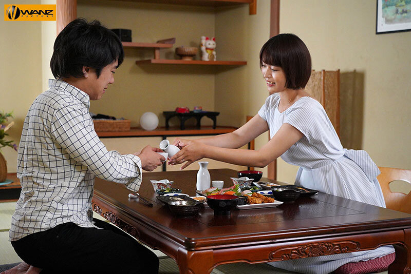 スタミナ痴女お母さんと温泉旅行 バイト先の欲求不満人妻に底なし性欲の騎乗位で抜かれまくり12発射精 玉城夏帆玉城夏帆