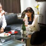 中年夫婦の妻は若い男と二人きりにして酒を飲むと他人棒を咥えてしまうのか？ 5組 240分
