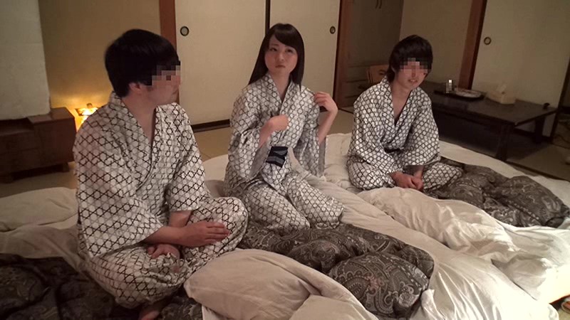 一般男女モニタリングAV 温泉旅館で見つけた大学生限定 素人女子大生が男友達と人生初の生挿入で1発10万円の連続射精セックスに挑戦！30cm横には何も知らずに川の字で寝ている彼氏！