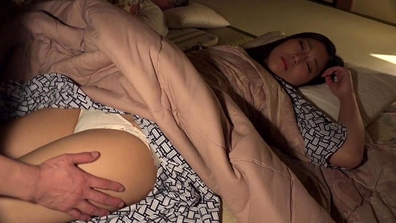 夜●い温泉 夫の横で感じる若妻と好き者姉妹