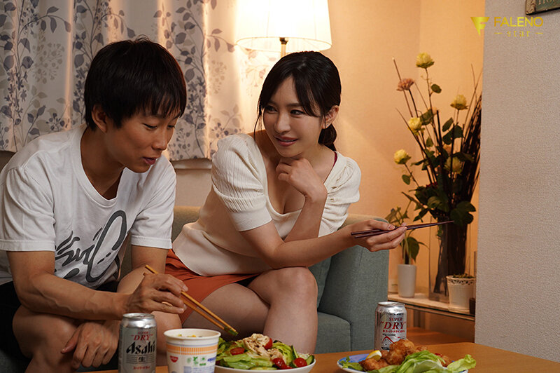 彼女の不在中、彼女のお姉さんに追撃ピストン騎乗位で何度も何度も発射させられた3日間 小野夕子小野夕子