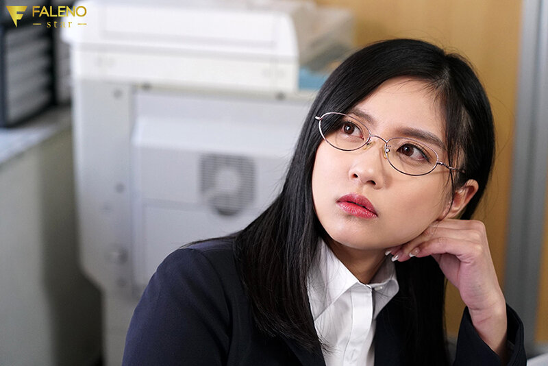 生意気な女上司に睨まれながら●す！ イッもヤメない逆ギレ○プ 五十嵐なつ五十嵐なつ