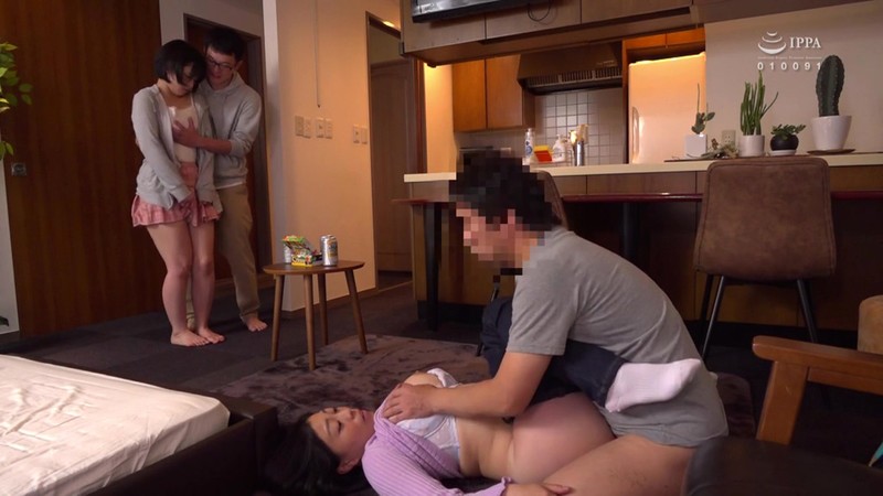 地味でおバカで巨乳だから付き合っている彼女に巨乳の女友達を呼ばせたら、皆お人良し巨乳でヤレちゃいます。