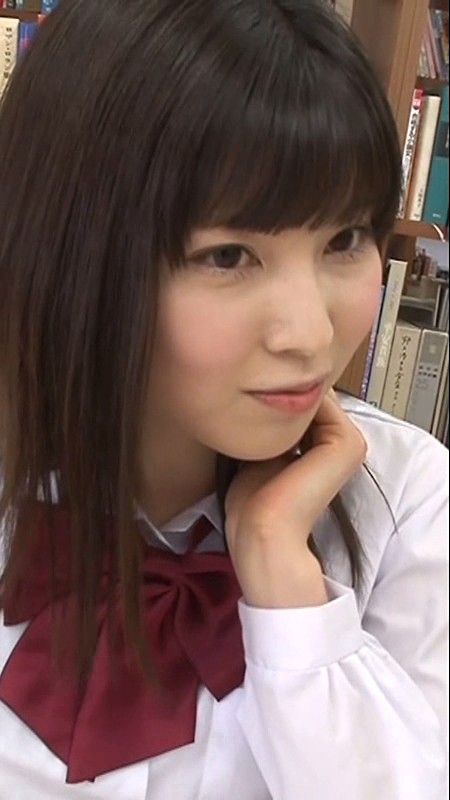 【スマホ推奨】彼女の親友が机の下にこっそり隠れてフェラチオ