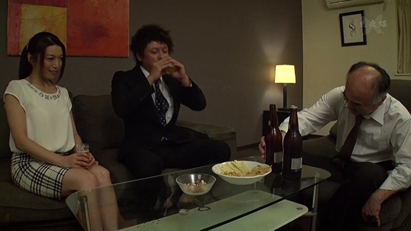 部長、昨日あなたが寝ている隣で…奥さまにチ●ポを弄ばれました。 藍川なぎさ藍川なぎさ