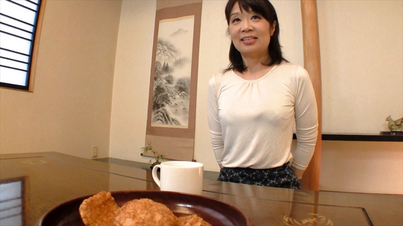 息子の友人とエロ行為する母親って？「一回だけだから…許して」4時間