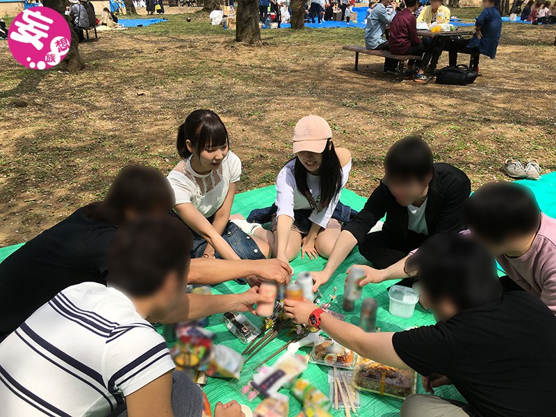 女子大生限定都内某私立大学 インカレサークルの花見で悪ノリ！悪酔い！女子大生のビラビラも満開！みんなでHしちゃったお楽しみビデオ～花見NTR～ ももかちゃん（21歳、Eカップ、彼氏あり） みかちゃん（21歳、Eカップ、彼氏なし）