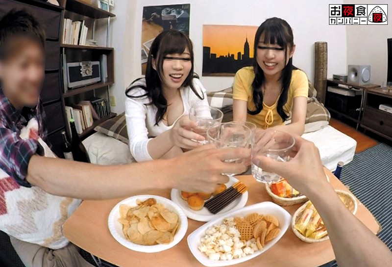 【VR】親友に彼女を寝取られ、その直後に親友の彼女を寝取った！！寝取りスワッピング！ボクの家でボクの彼女と仲良しな親友カップルで宅飲み！！してたらとんでもない事に…酔っ払って皆で雑魚寝していたら深夜「アンッ」と言ういやらしい喘ぎ声で目が覚めた！！そしたら…