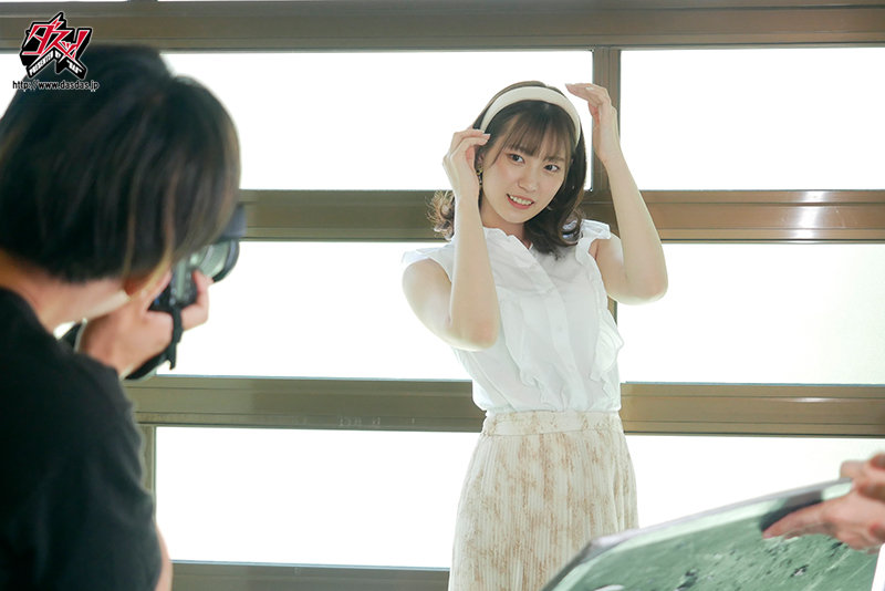 彼女の親友でもある元同級生に身も心も寝取られ、雌イキまでさせられたボク。 美谷朱里美谷朱音（美谷朱里）