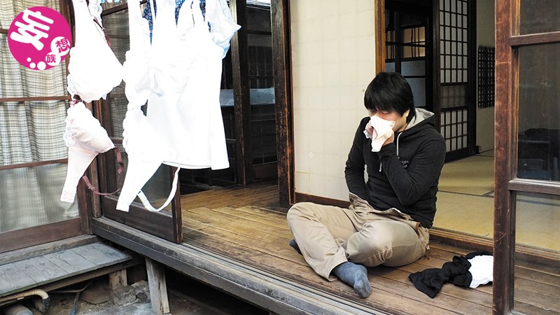 夫の寝ている横で息子の性技に溺れた四十路母浅井舞香