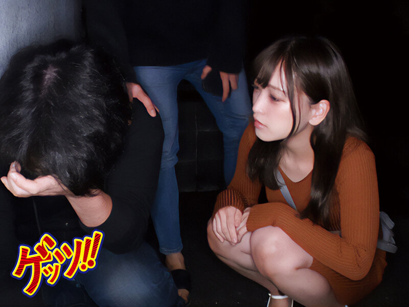 飲み会後、終電逃してラブホに泊まることになった僕と親友カップル。相部屋川の字で寝ていたところ隣に彼氏（親友）がいるにも関わらず、僕のチ●ポを漁り出し、エンドレス逆夜●いで朝まで痴女られた！